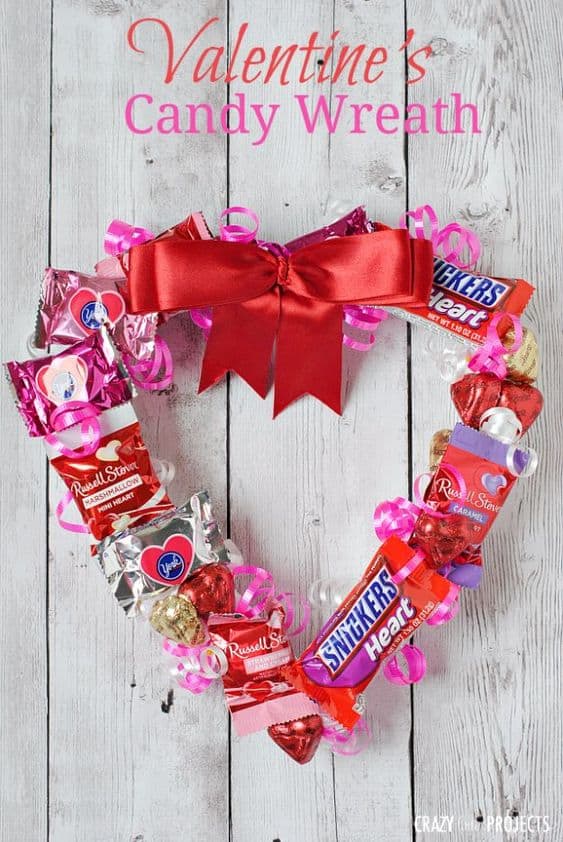 Valentine's Day Candy Wreath/ DIY boyfriend gifts