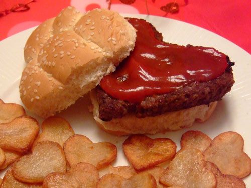 Heart shaped hamburger idea. DIY boyfriend gifts.