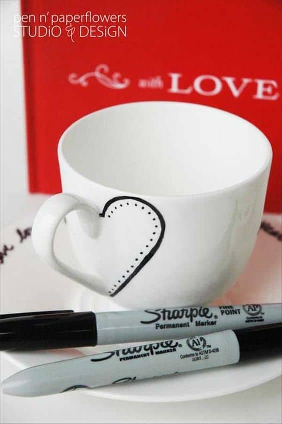 Easy DIY Sharpie Heart Mug/ The best DIY Valentine's Day Gifts/ DIY boyfriend gifts