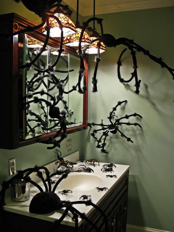 Easy Halloween Bathroom Decorations with spiders