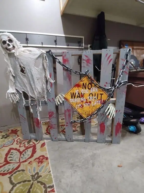 DIY Halloween Wall Haunted House Pallet Wood