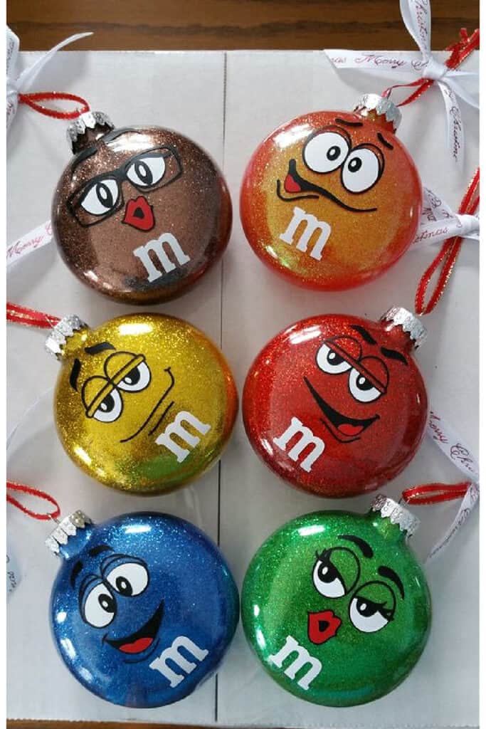 Easy DIY Christmas Ornaments m&m Glitter balls with cricut gift