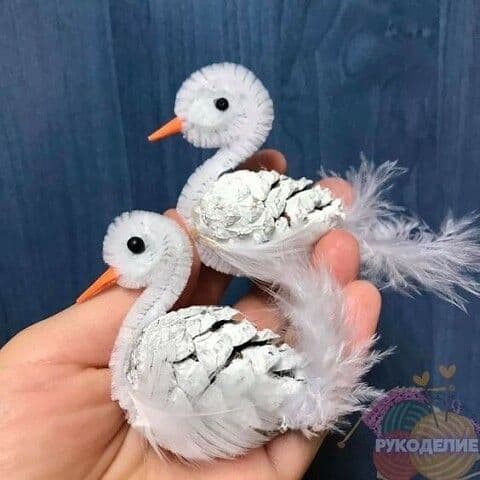 Easy DIY Pinecone Swan Christmas Ornaments Kids Can Makeor sell