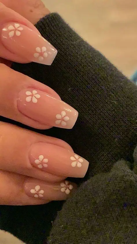 simple white daisy nail art for spring