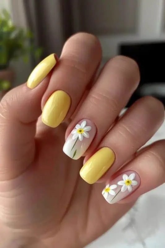 Yellow and shite daisy spring nails
