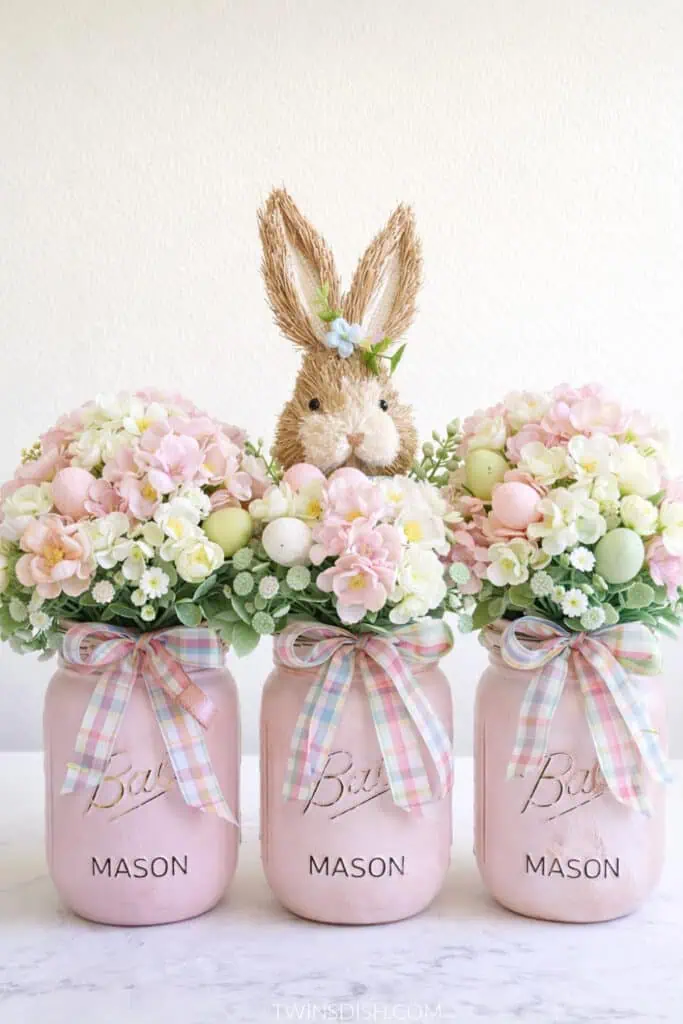 Valentine’s Day gift ideas for him featuring a heart-shaped cake decorated with red lipstick kiss designs, romantic Valentine’s dessert inspiration, and unique gifts he actually wants.