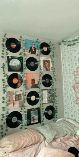 Cute Dorm Room and Bedroom decor ideas using records and vines for teens and College students