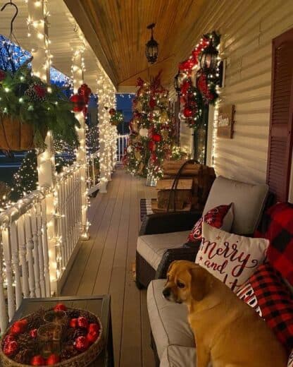 Farmhouse Christmas decorations for the porch