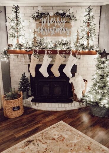 Farmhouse Christmas decor idea for the fireplace