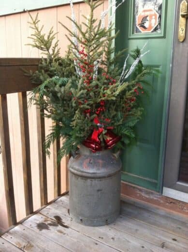 Rustic milk can Christmas decor idea for the porch