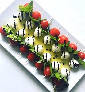 Easy Caprese Salad Skewers Finger Food Party Appetizers for the Holidays