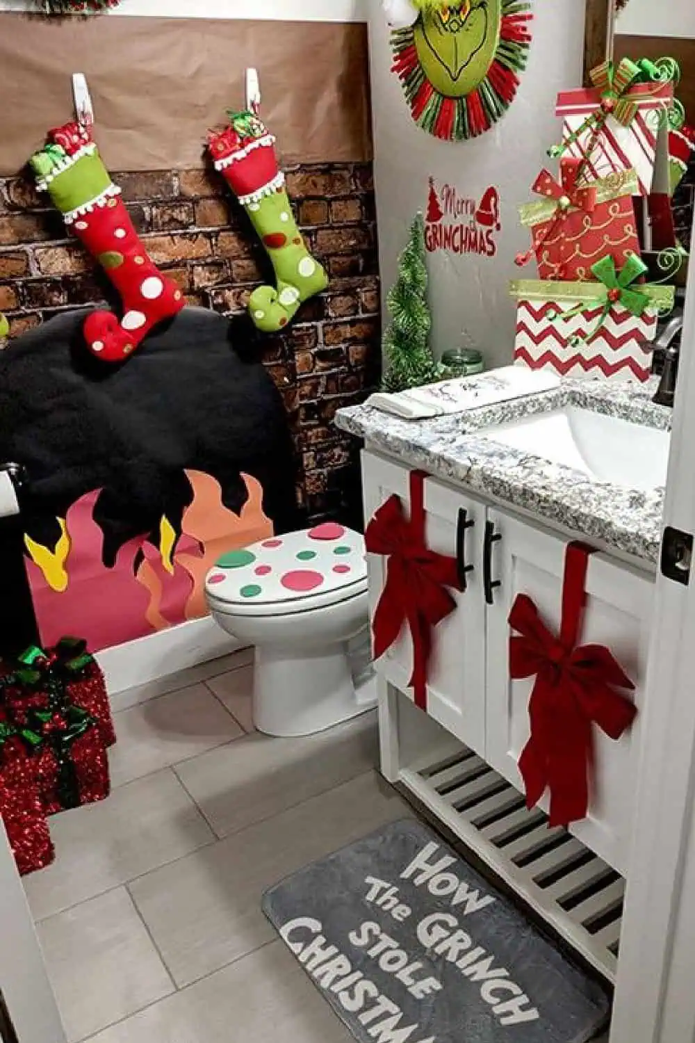 Christmas decor for the bathroom Grinch themed
