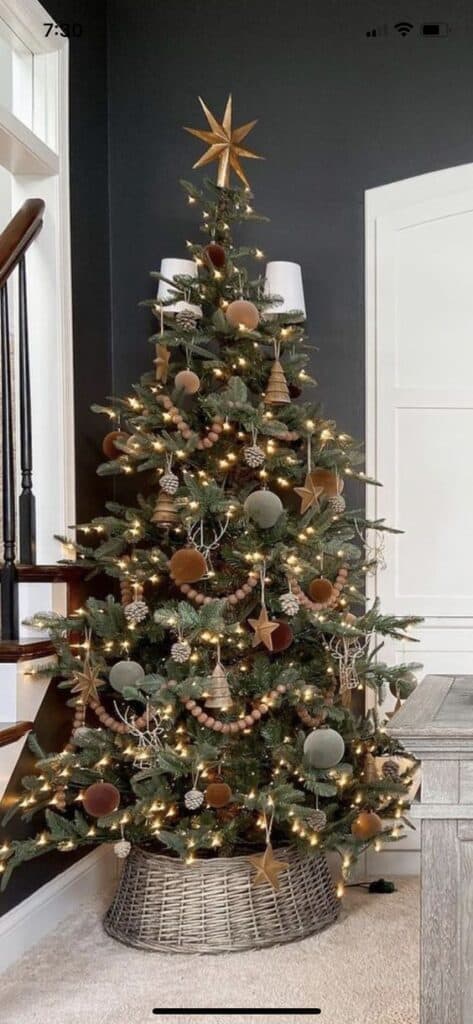 DIY Christmas Tree Ideas Trends Minimalist or Scandinavian Brown and Green ornaments on Tree