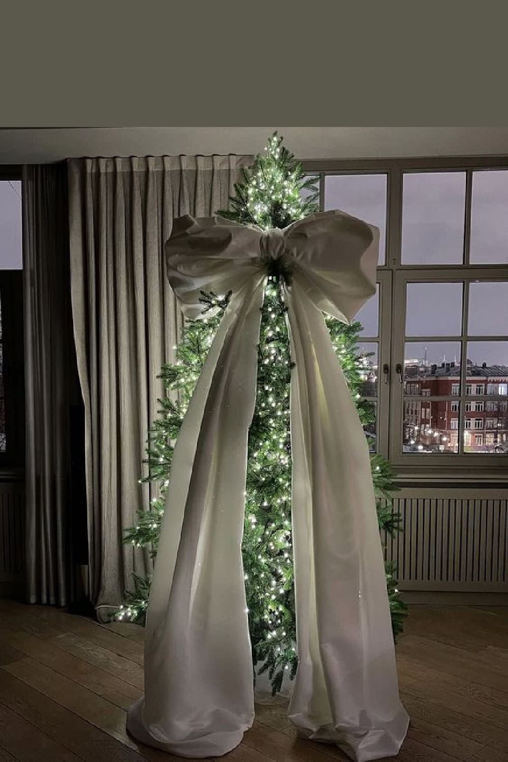 Minimalist Christmas tree idea with long white bow