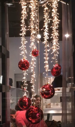 Hanging garland string light Christmas decor ideas