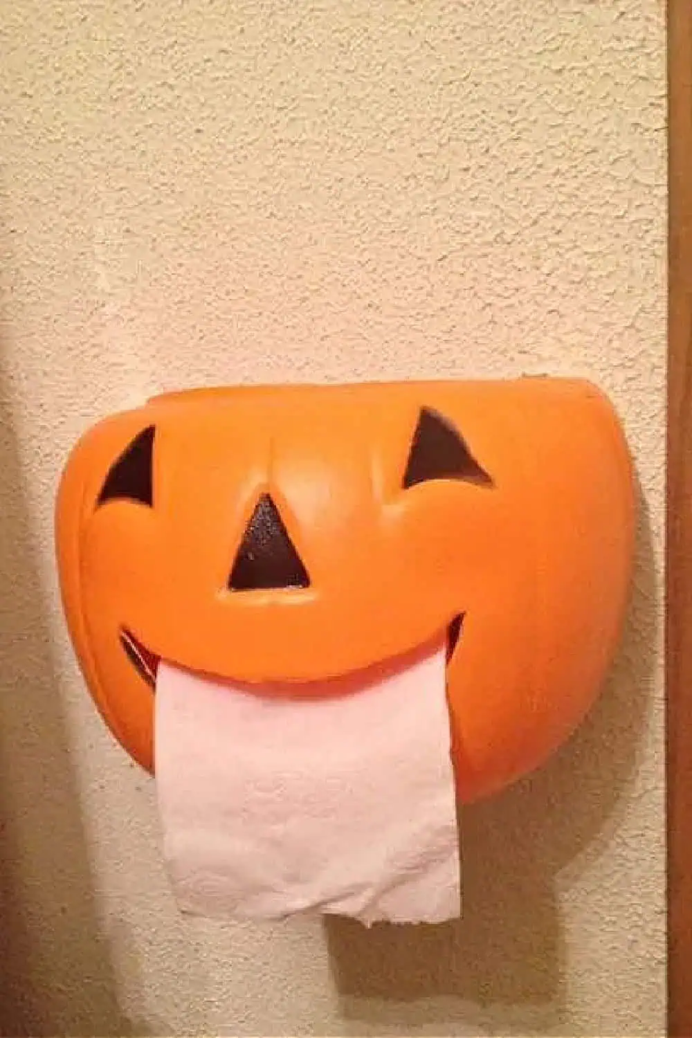 DIY Pumpkin Pail Halloween Decor Ideas for the Bathroom