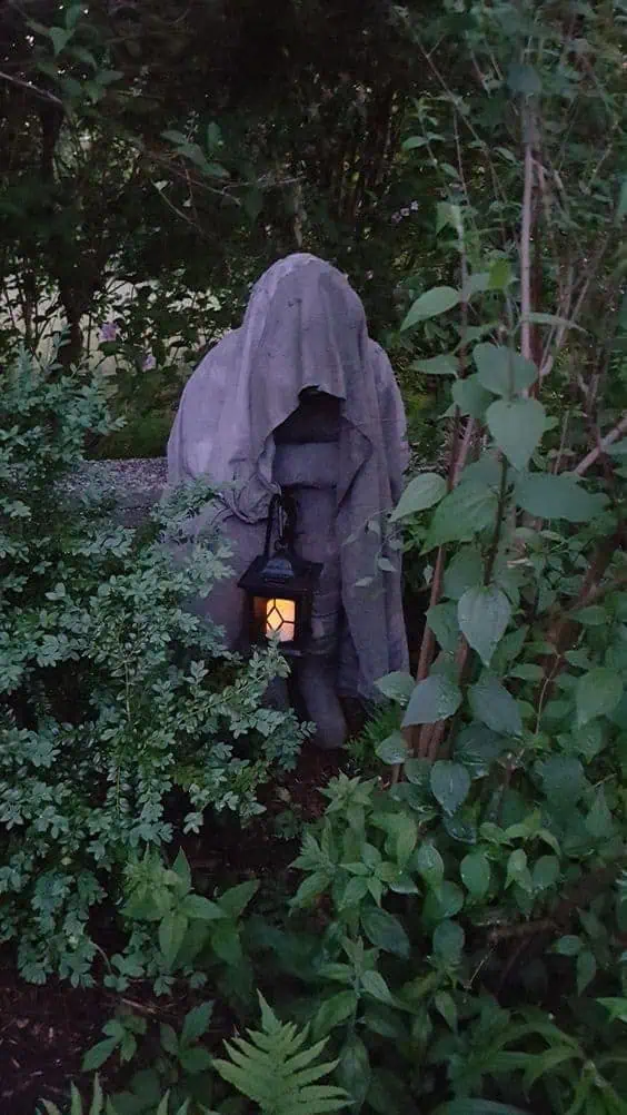 Shrouded ghost Diy Halloween yard decoration