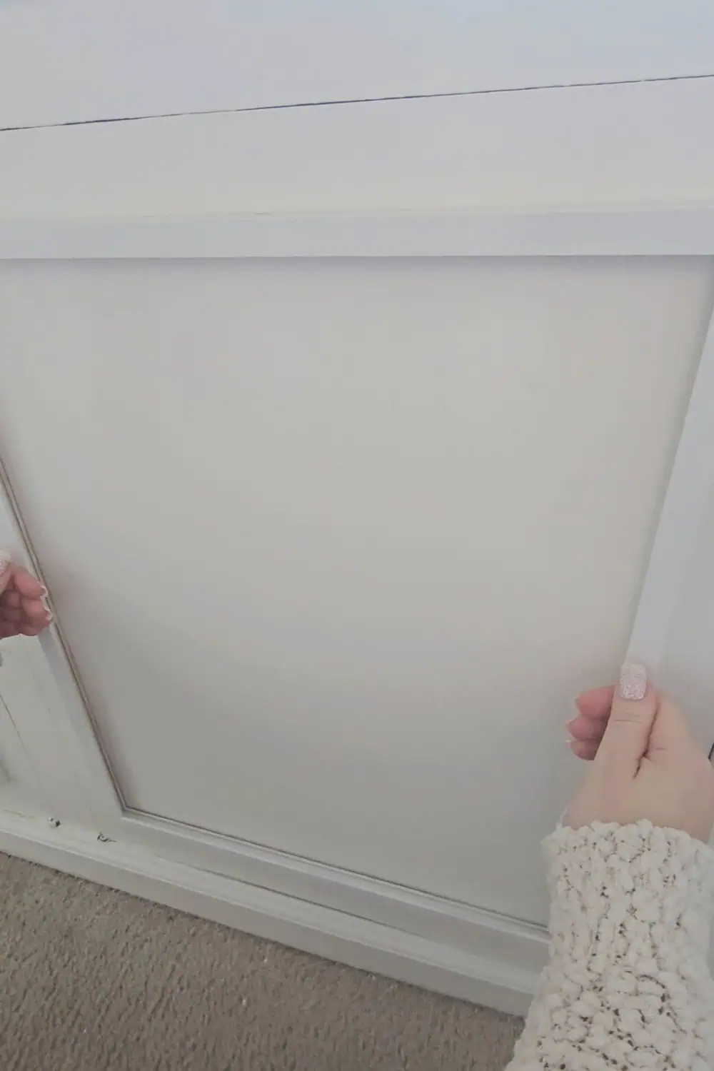 Easy DIY Renter Friendly Wainscoting For Home