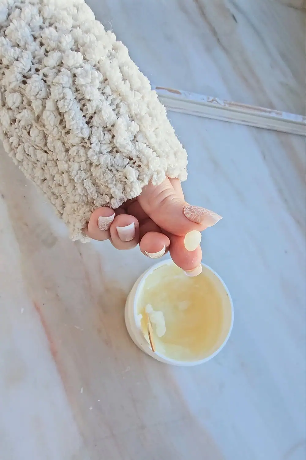 Easiest DIY Wainscoting for renters
