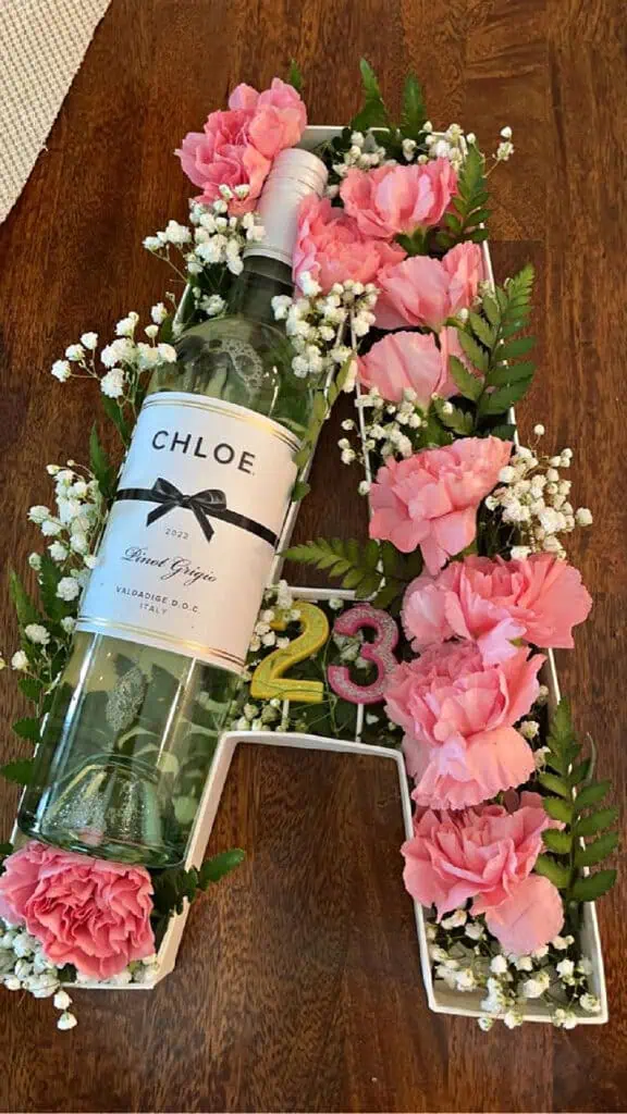 EASY DIY GRADUATION GIFT IDEA LETTER BOX BOUQUET WITH WINE FOR COLLEGE TEACHER OR BEST FRIEND