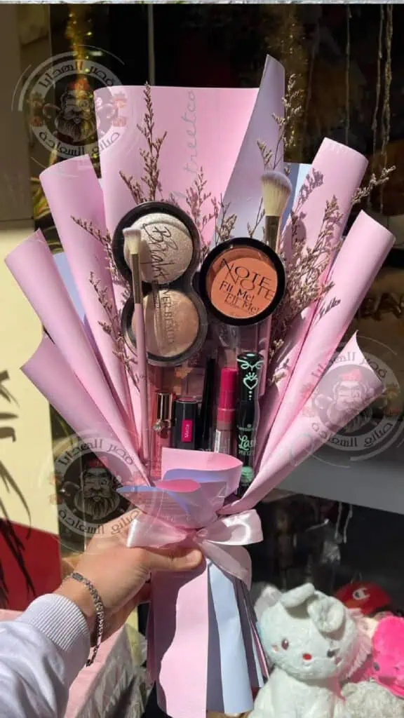 Easy DIY Cute Graduation Gift Ideas for Best Friend Make Up Bouquet for High School Seniors