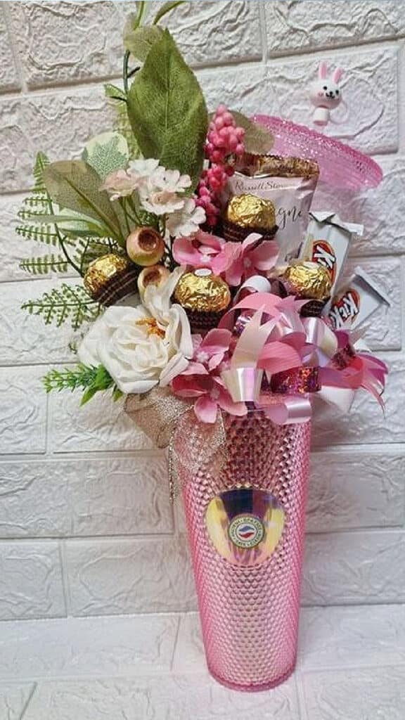 Easy Cute DIY Graduation Gift Idea for girls, teachers in high school and College Bouquet in Insulated cup