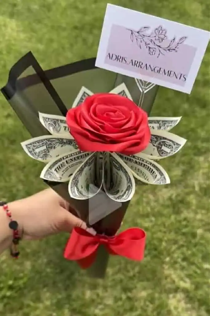 EASY DIY GRADUATION MONEY GIFT IDEAS BOUQUET FOR HIGH SCHOOL COLLEGE BEST FRIEND