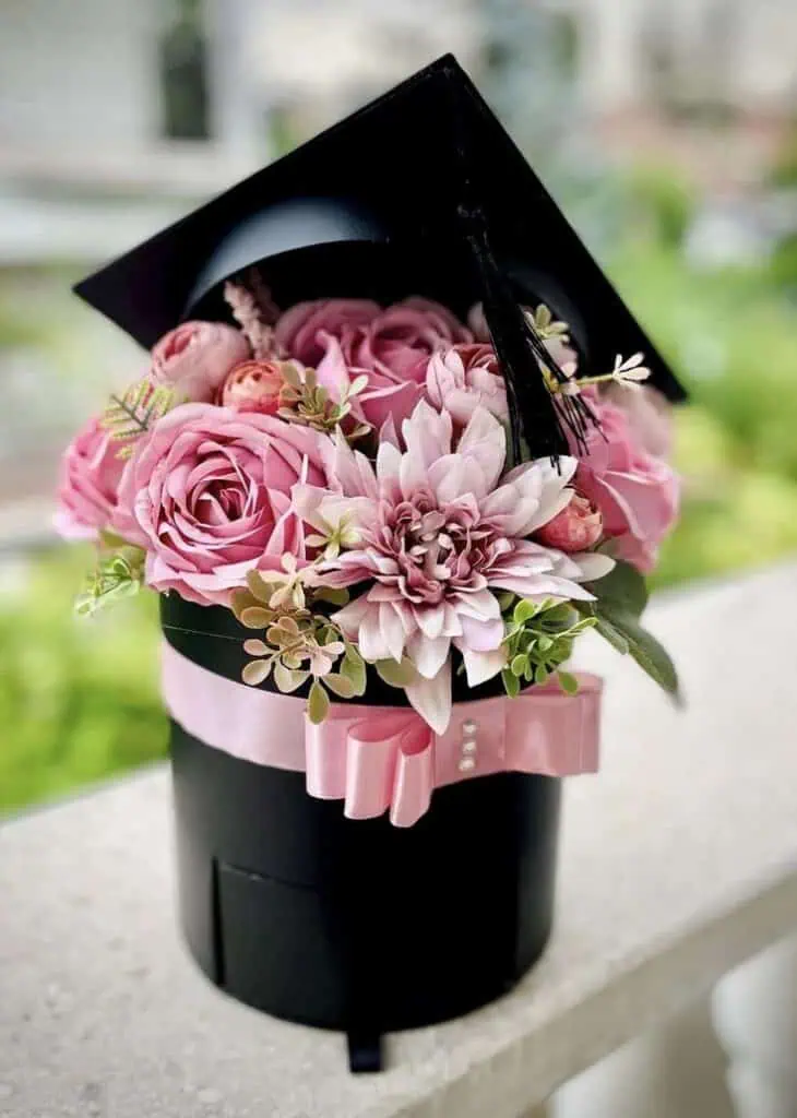 Graduation Gifts Diy Ideas for High School and College Grad Cap Box Bouquet FOR GIRL BEST FRIEND
