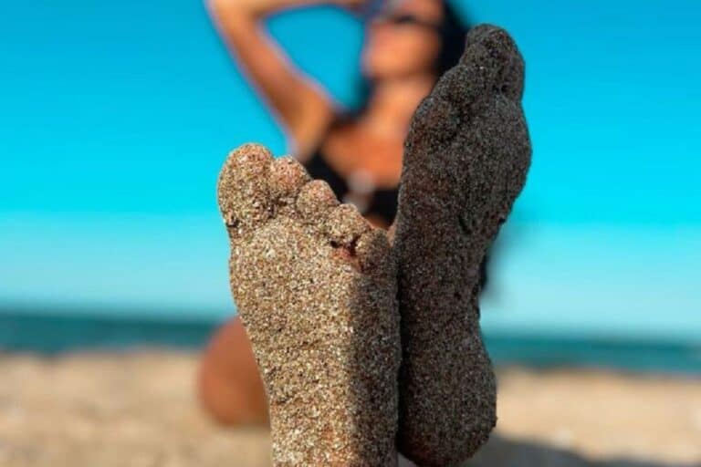 Sandy feet beach pose _ Cute Summer Picture Idea For Digital Camera photos