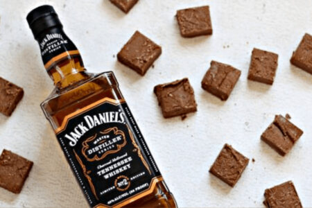 Quick , and Easy 3 Ingredient Alcoholic Fudge Recipes That Will Get You Drunk This Christmas. Perfect for Christmas, New Years, Birthdays, Gifts, and every celebration.