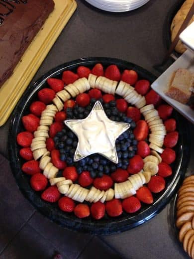 Star dip fruit platter. Easy DIY 4th of July party ideas for Food and decorations.