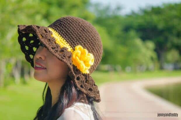 Easy DIY Cappuccio Crochet Sun Hat with FREE tutorial and pattern. Cute, trendy outfit idea for Spring and Summer. Also makes a great gift. nd how to tutorial. The best free crotchet patterns and tutorials.