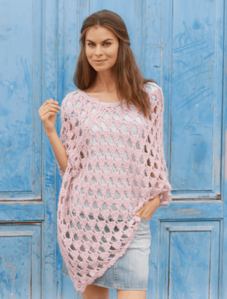 Easy DIY Crochet Netty Poncho with Free Pattern and tutorial. Cute and trendy outfit ideas for Spring or Summer 2019. Also a great gift idea. The best free crotchet patterns and tutorials.