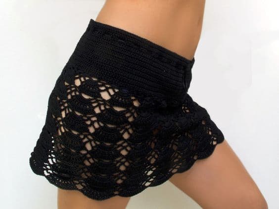 DIY Crochet Boho mini Skirt with FREE PATTERN. Cute, trendy outfit for Spring, Summer and even Fall 2019. Also a great gift idea. The best free crotchet patterns and tutorials.