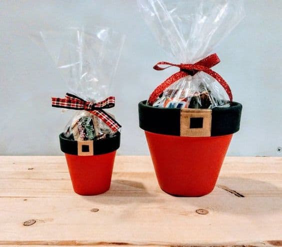 How to make: Easy DIY Candy Or Gift Jar Christmas Decorations using Claypots. Perfect Christmas or winter decoration, DIY gift, craft, or wedding centerpiece. Great Budget decor ideas for the home. #Christmas #kids #DIYGifts