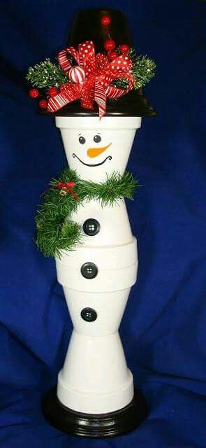 How to make: Easy DIY Clay Pot Snowman Christmas Decorations using claypots. Perfect Christmas or winter decoration for indoors or out doors. Great Budget decor ideas for the home. #Christmas #Craft