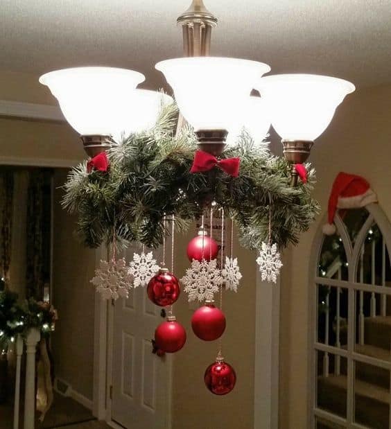 Easy DIY Glamour Christmas Chandelier Ideas for Your Home Decoration. Elegant Christmas decoration idea for mantle, window, ceiling, or wall. Great budget decor idea for the home, winter wedding, or Christmas party.