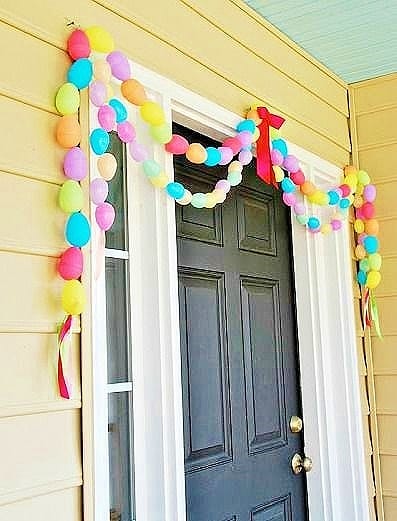 Easy DIY Plastic or foam Easter Egg Garland craft idea for kids. The Best Easy DIY Easter Decoration Ideas.