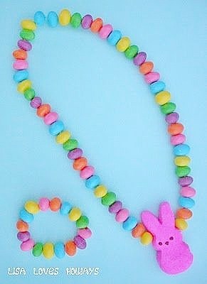 Easy DIY Peeps and Jelly Bean edible Jewelry. Easter craft idea for kids. The Best Easy DIY Easter Decoration Ideas.