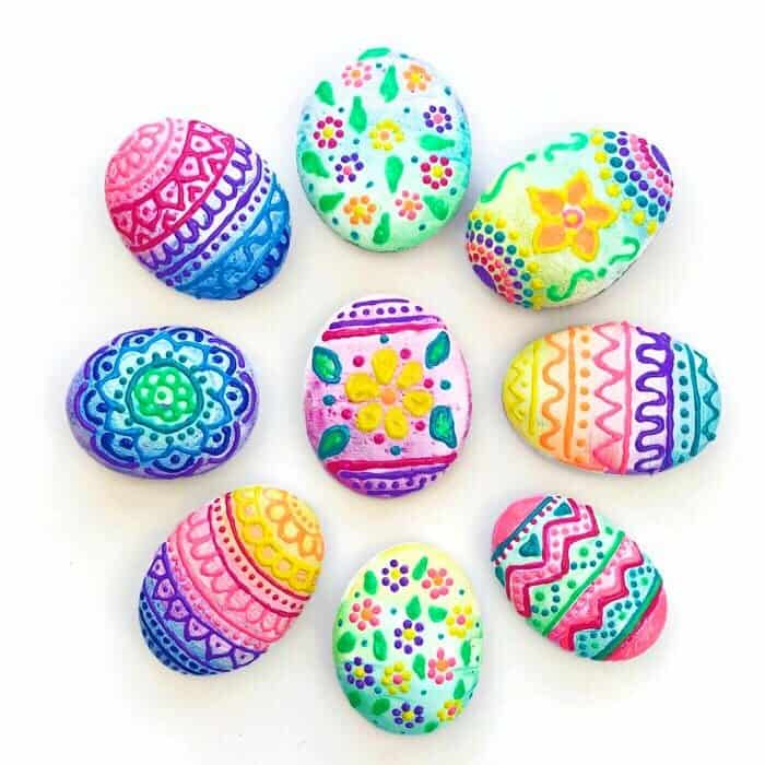 Easy DIY Painted Easter Eggs Rocks. Easter crafts decorations for kids to make for school, church, or the home.