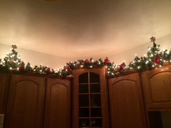 DIY Garland Christmas Decoration Idea for your kitchen. Perfect for the home, apartment, or small space.