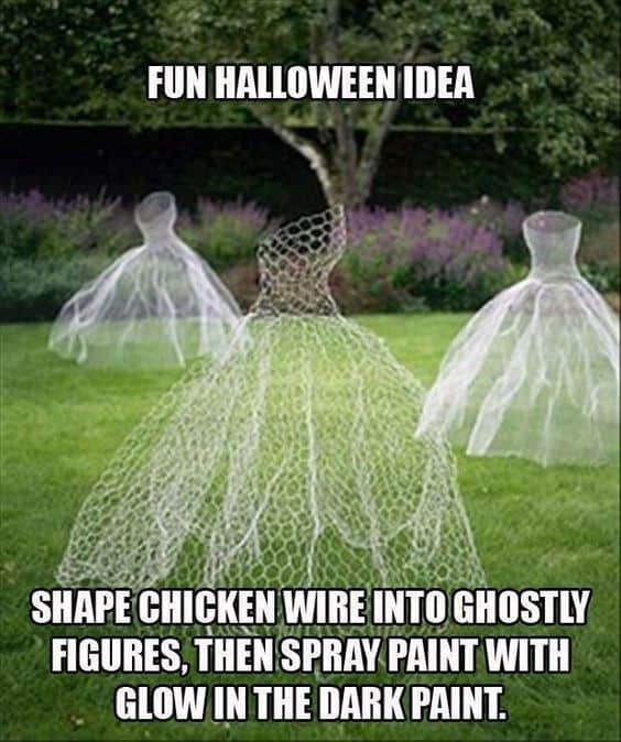 Chicken wire ghosts yard Halloween Decoration