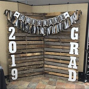 Cutest Graduation party photo booth ideas for high school and college, boys and girls. Tips and DIY decorations, pictures, and cap decorations on a budget. #Graduation #GraduationParty #GradParty