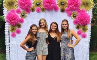 Graduation party ideas for highschool and college, boys and girls. Tips and DIY for food, snacks, decorations, pictures, and cap decorations on a budget.