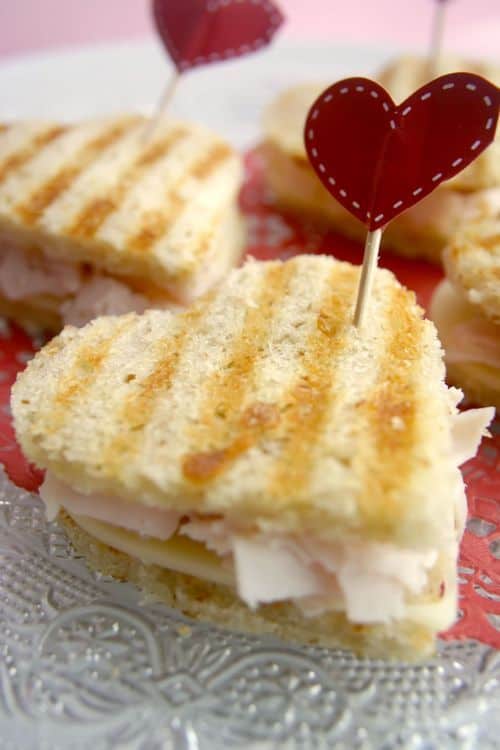 Valentines Day Heart Shaped Sandwich for Valentines Day Lunch. DIY boyfriend gifts