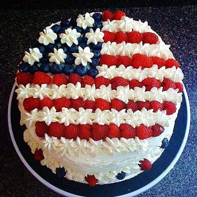 Easy DIY 4th of July Party ideas. Red, White, and Blue cake decorated with fruit #Patriotic #4thofJuly