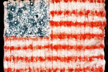 Easy DIY 4th of July party ideas. Dessert decorating hack.