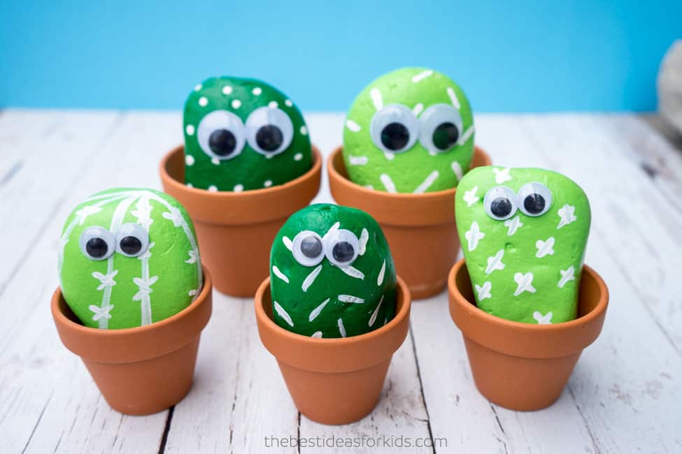 Easy DIY Stone mini cactus plant Mothers Day crafts kids can make. A great Summer garden gift idea you can do for Mom's, GrandMother, or Grauntie on a budget.