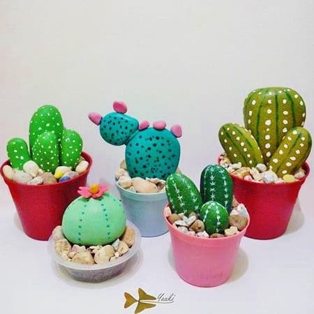 Easy DIY Stone cactus plant Mothers Day crafts kids can make. A great Summer garden gift idea you can do for Mom's, GrandMother, or Grauntie on a budget.