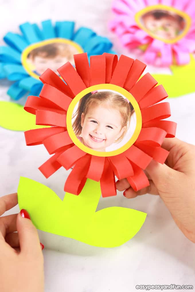 Easy DIY Photo Flower Plant Card. Great DIY Mother's Day craft gift kids can make for Mom or GrandMa